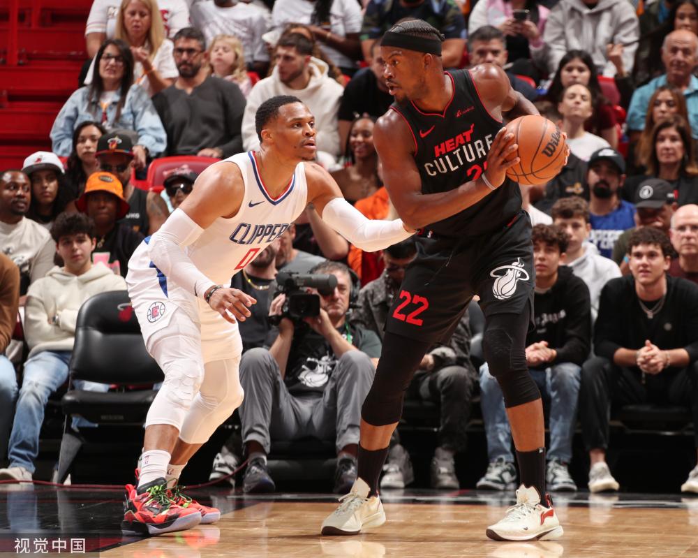 右抵达米兰 右抵达米兰