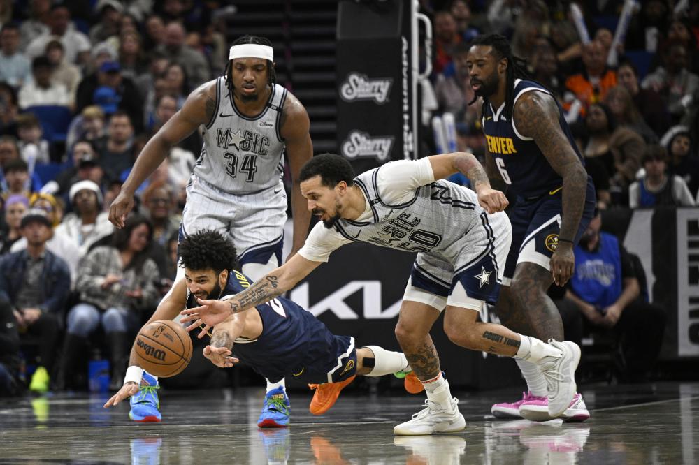 而是站在球 而是站在球